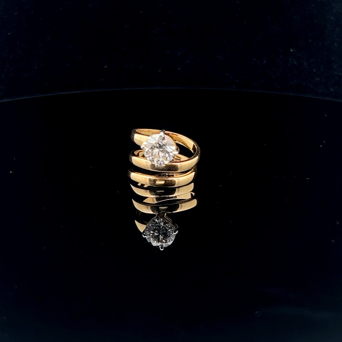 Exquisite Round Serpenti Ring