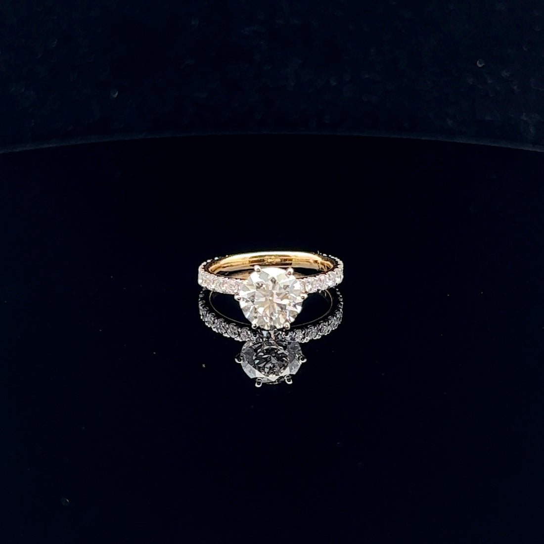 Exquisite 2.0ct Round cut Diamond Ring