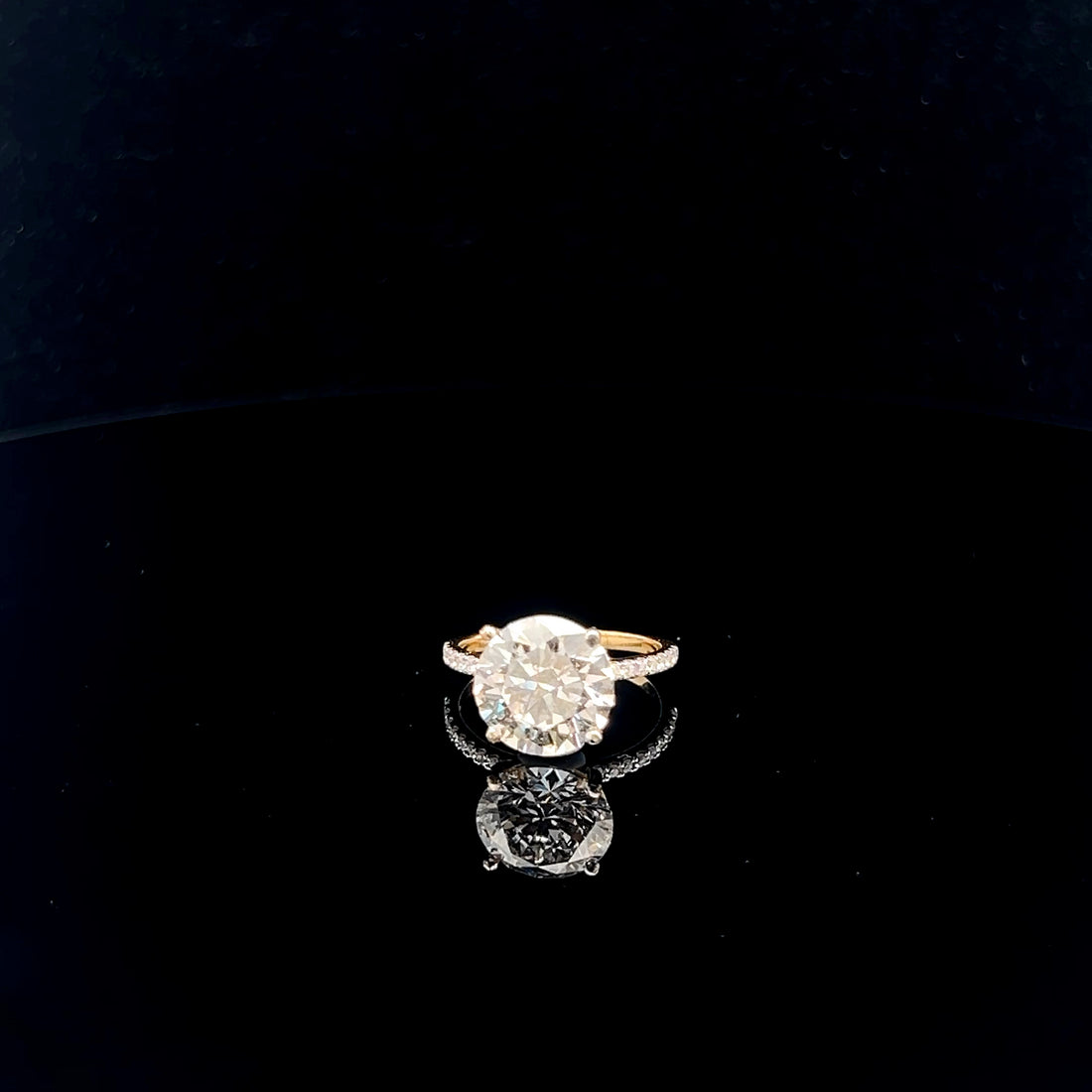 Exquisite 4.0ct Diamond Ring