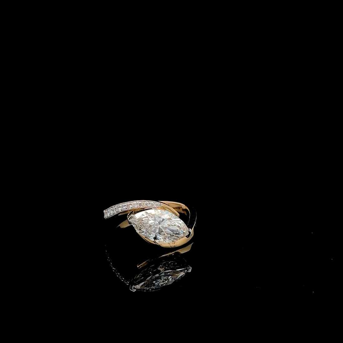 Exquisite Marquise cut Diamond Ring