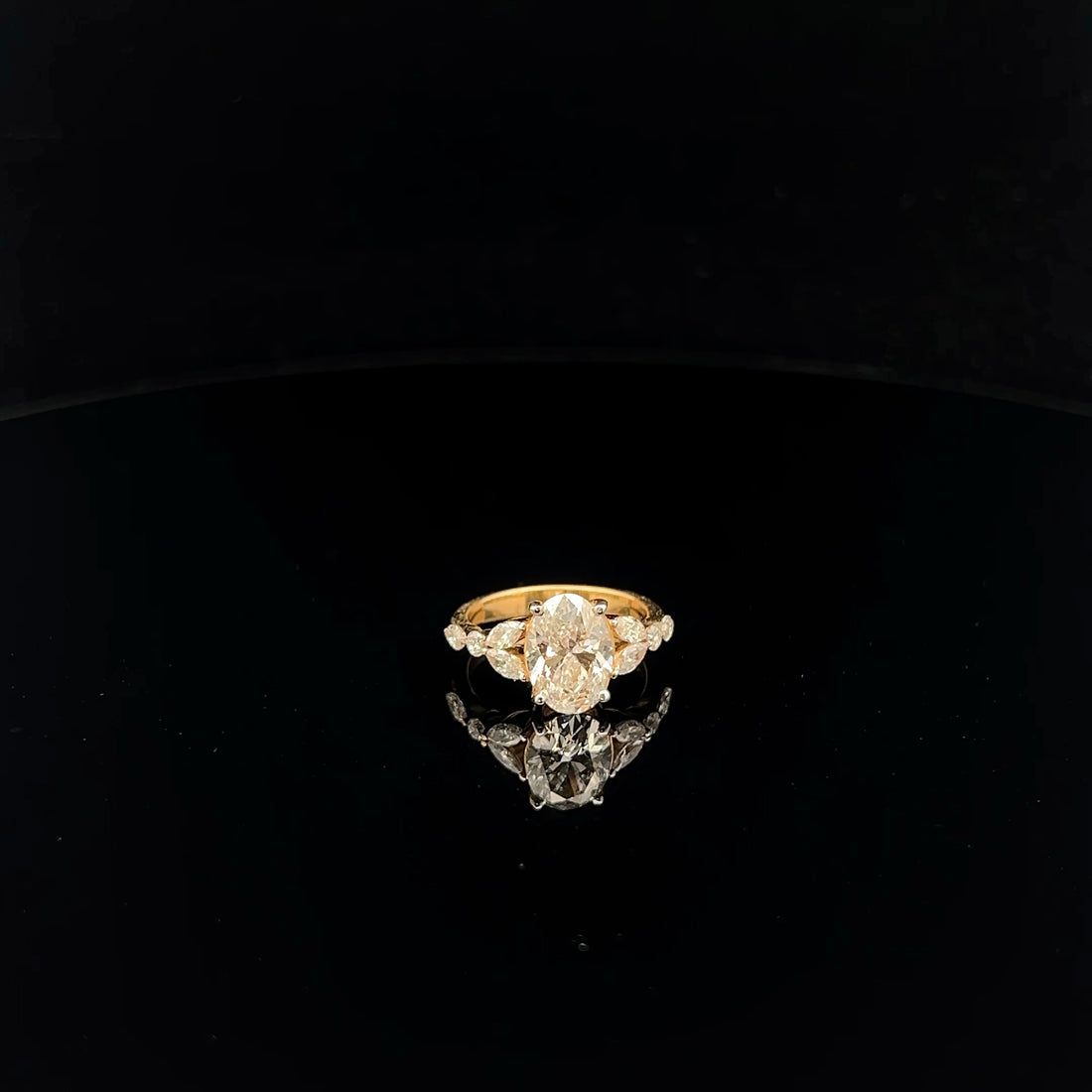 Elegant Oval cut Diamond engagement Ring