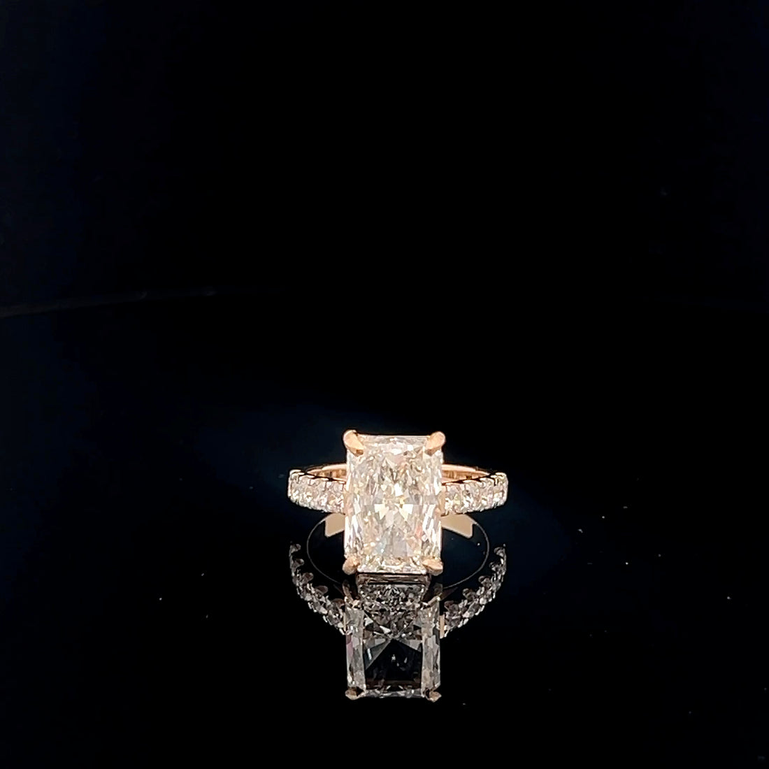 Exquisite 5.00ct Radiant cut Engagement Ring