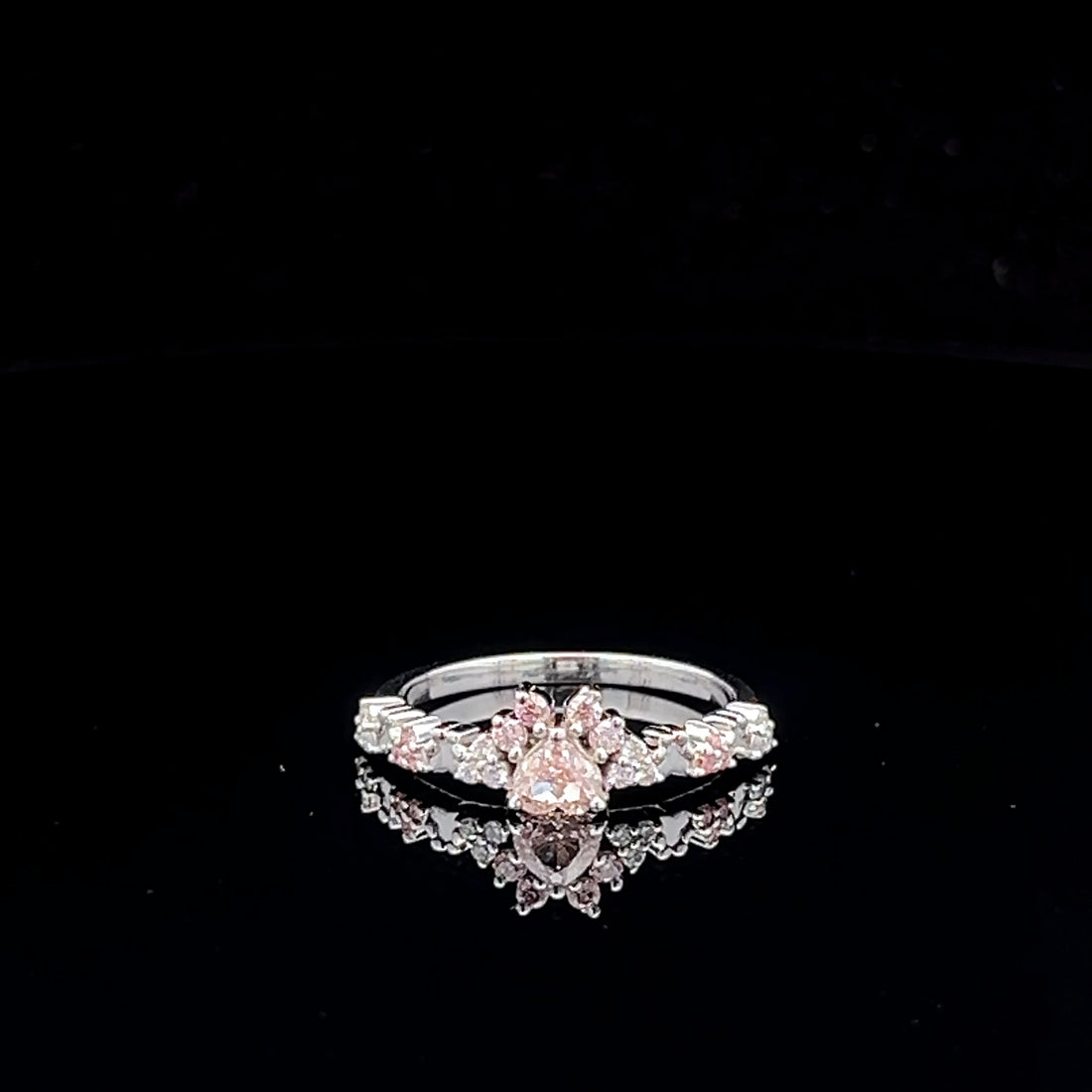 Exquisite Paw series ring in pink Diamonds