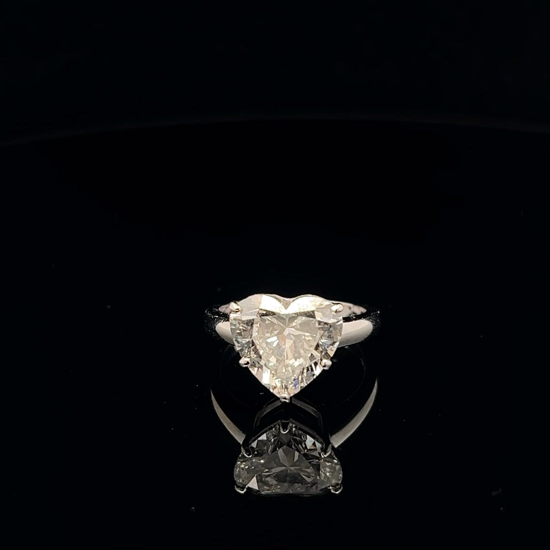 Exquisite 5.00ct Heart Solitaire diamond ring