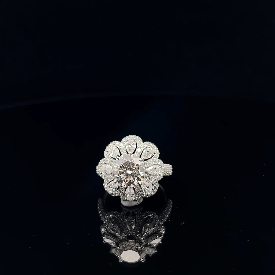 Exquisite Round cut Floral Halo Diamond ring