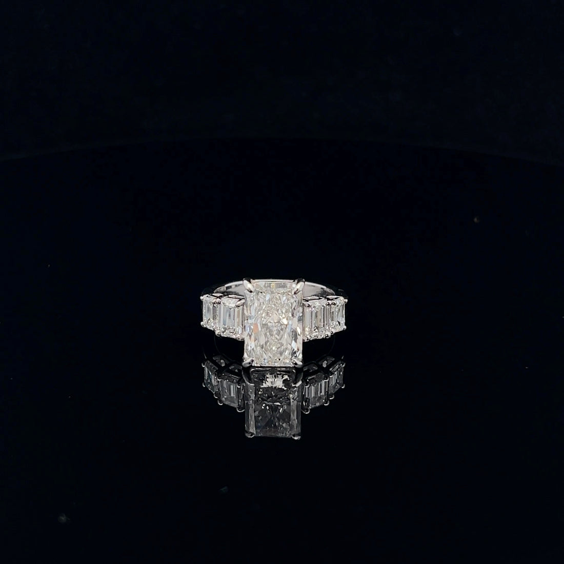 Elegant 3.0ct Radiant Cut Diamond Engagement Ring