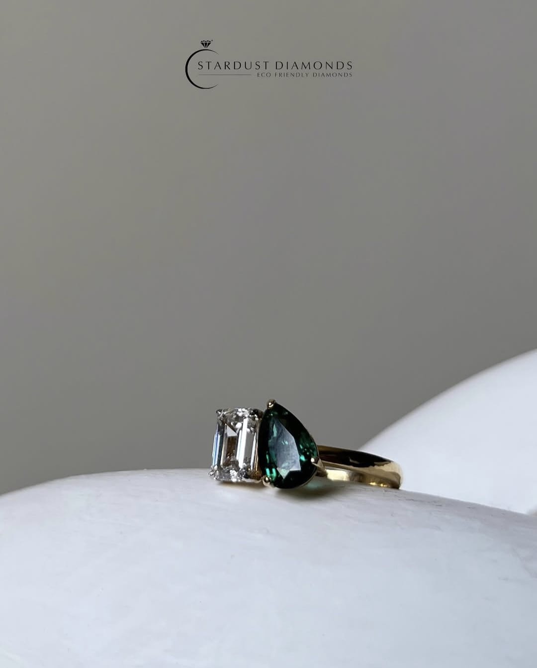 Toi et Moi Elegance: Pear & Emerald Diamond Statement Ring
