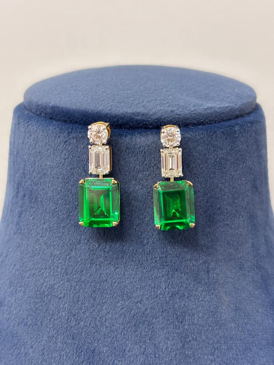 Modern Emerald & Diamond Necklace and Earrings Set