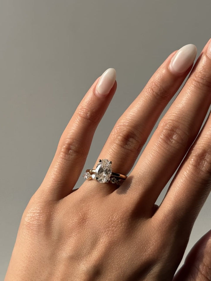 Exquisite 2.0ct Oval Solitaire Ring