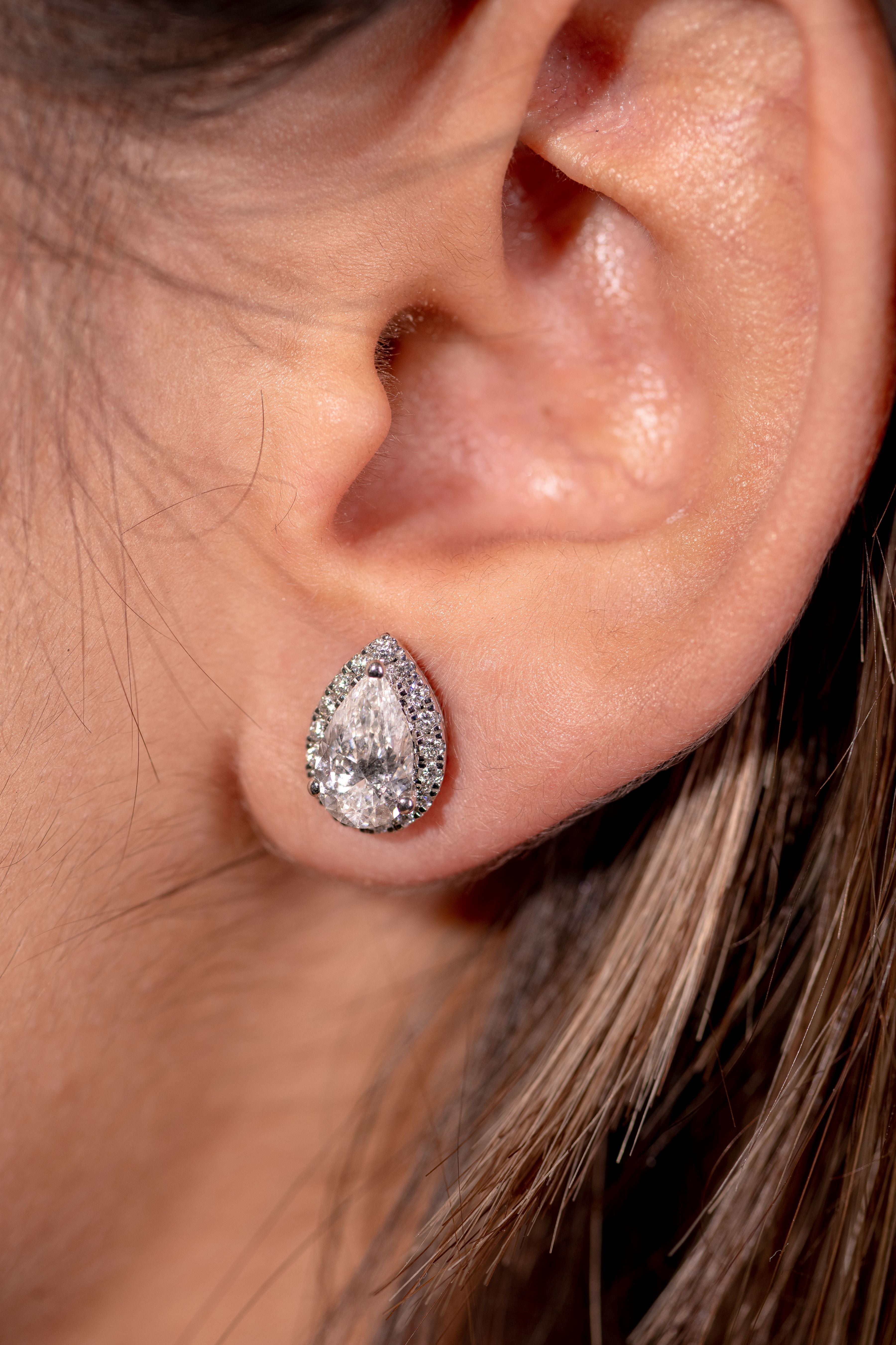 2.0 Ctw Pear Halo Solitaire Studs