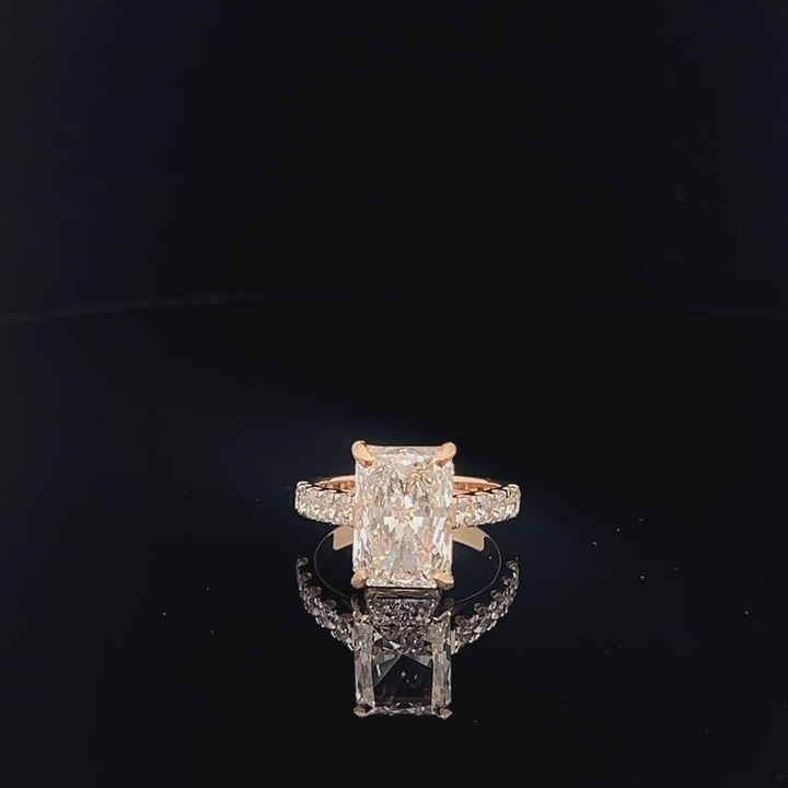Exquisite 5.00ct Radiant cut Engagement Ring