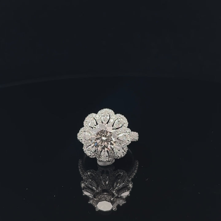 Exquisite Round cut Floral Halo Diamond ring